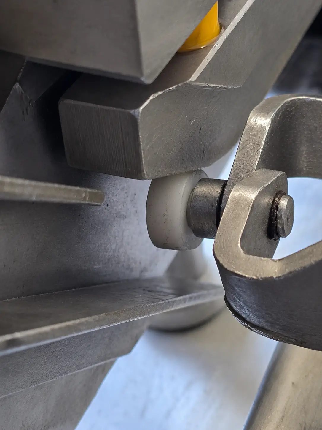 Bague de guidage en PA6 installée sur une machine industrielle