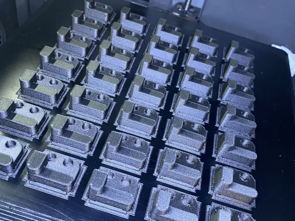 Pièces imprimées en PA12-CF