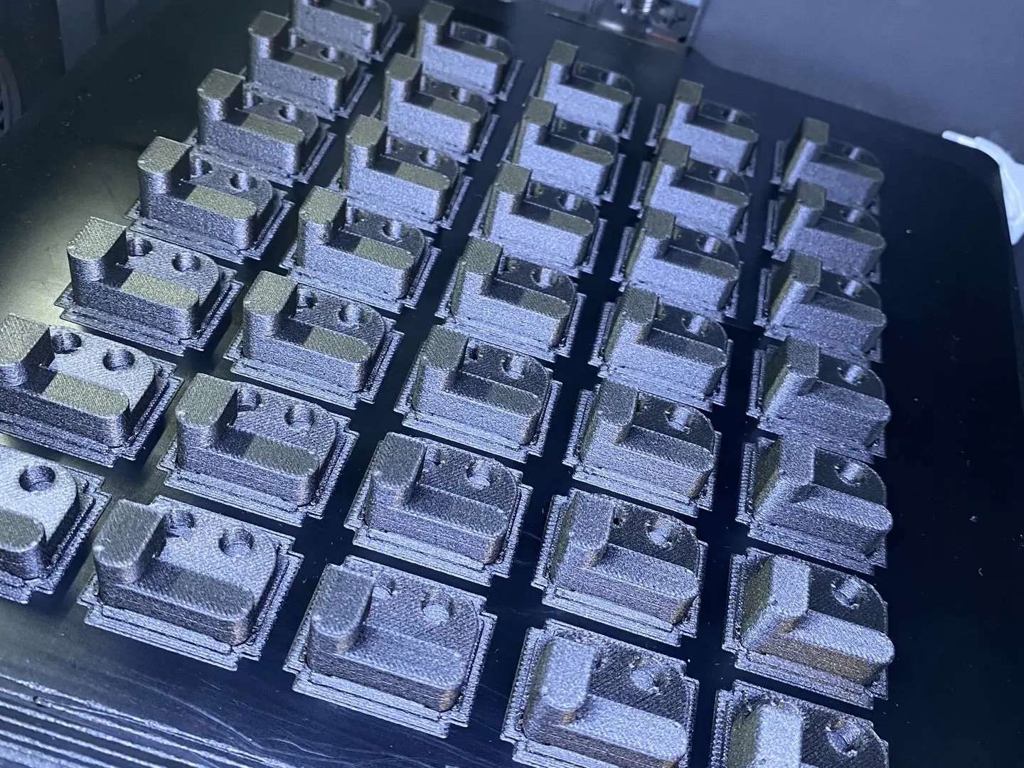 Pièces imprimées en PA12-CF