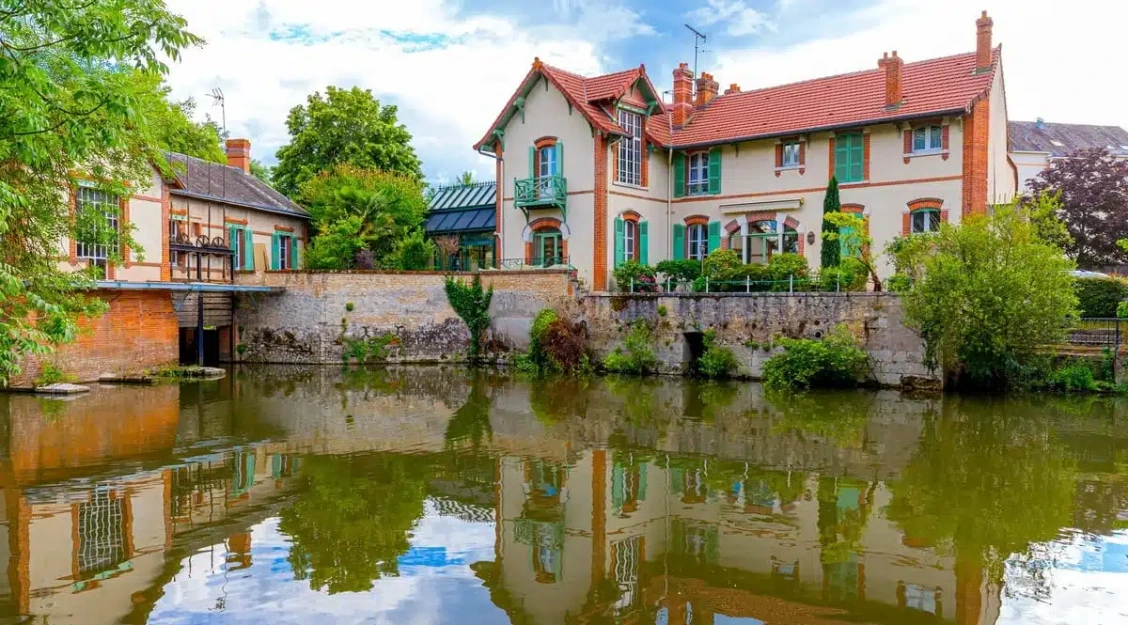 Vue de Romorantin-Lanthenay, ville desservie par ECU3D pour l'impression 3D sur mesure. Vue de Romorantin-Lanthenay, ville desservie par ECU3D pour l'impression 3D sur mesure.