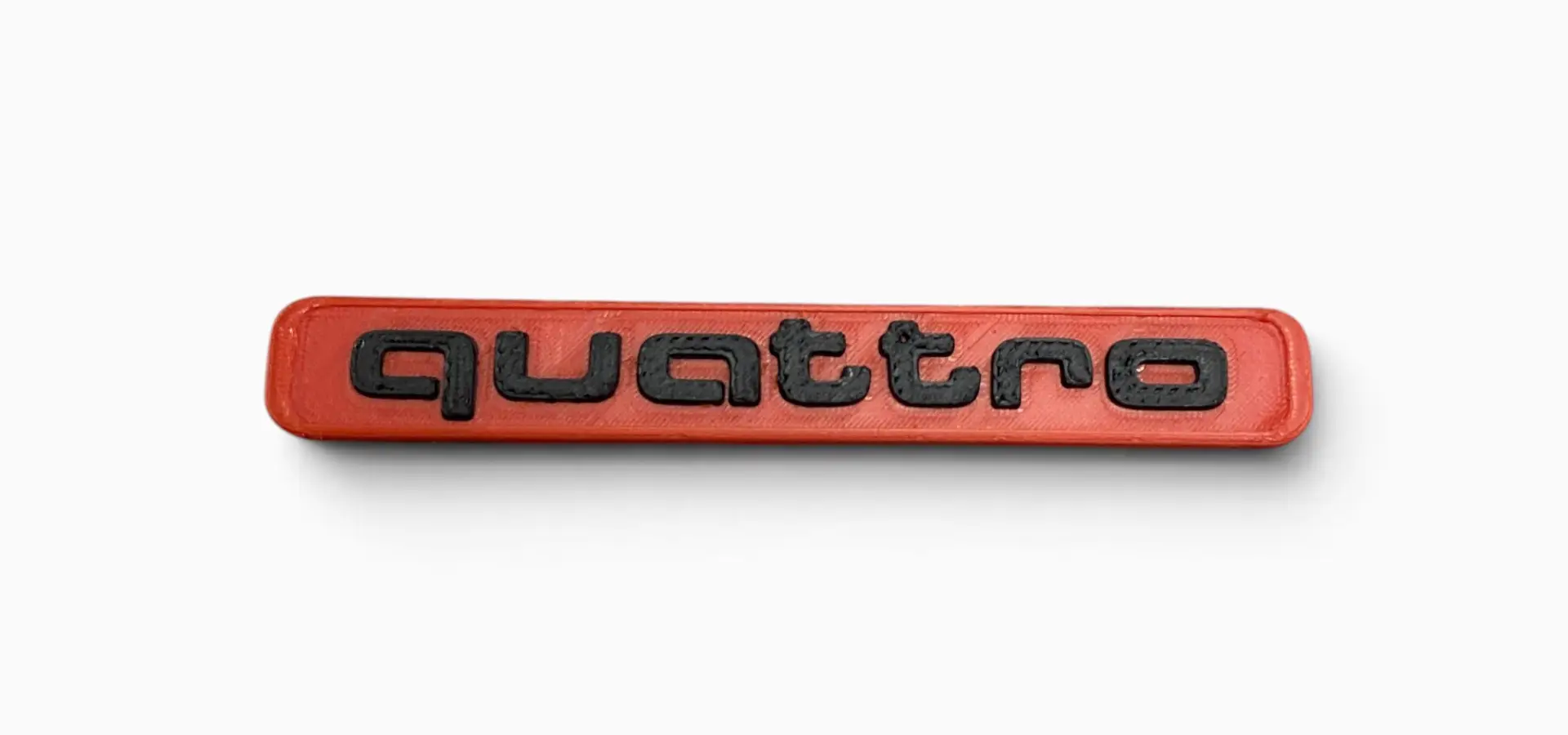 Badge automobile Quattro imprimé en 3D multi-couleurs par ECU3D